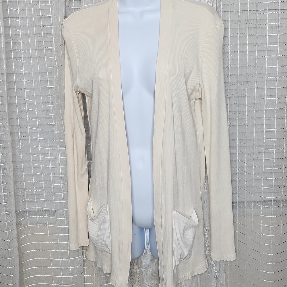 Hanger 55 cream-colored, open-front cardigan sweater with patch pockets SzM
